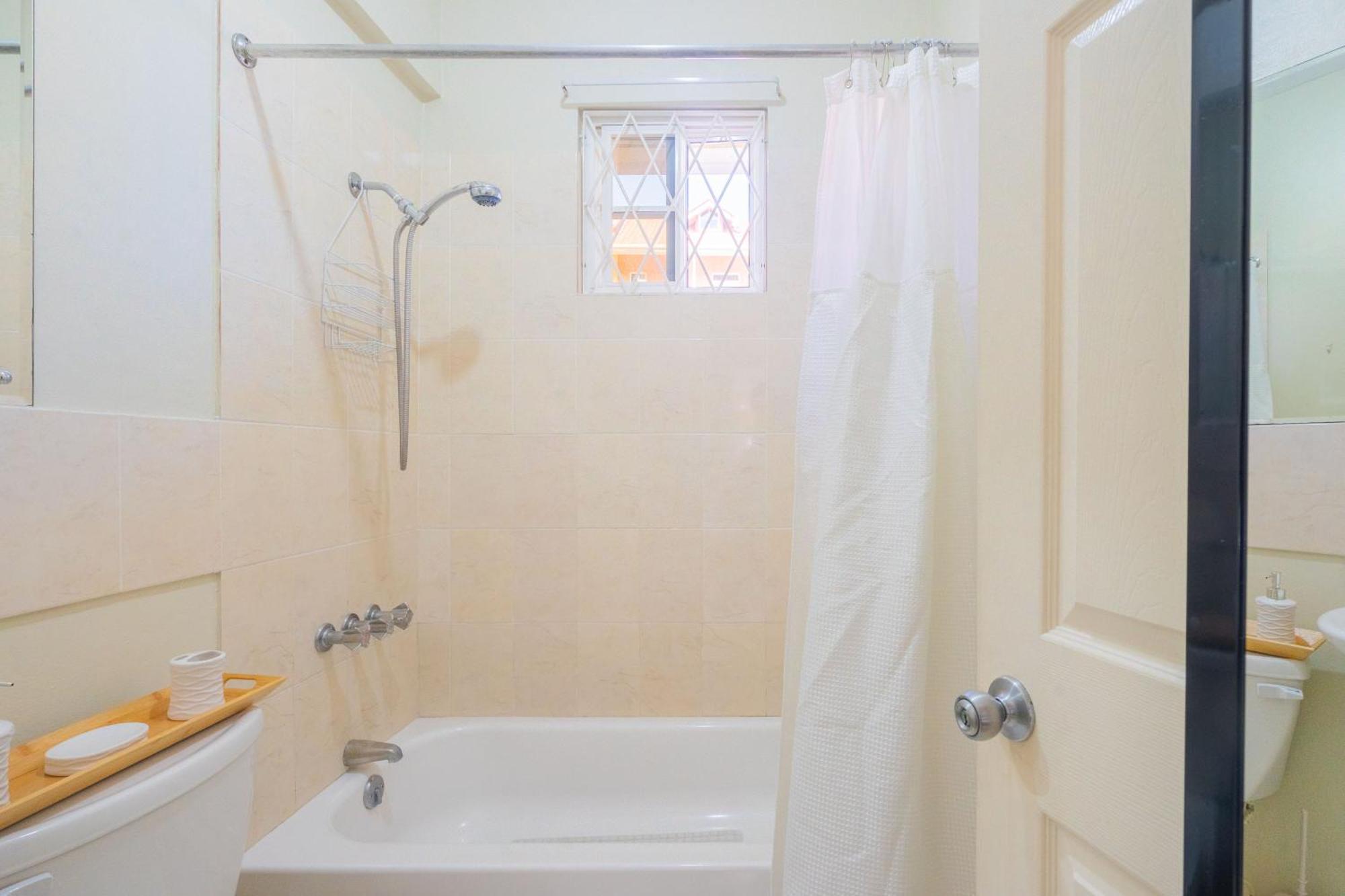 Musgrave Annex- Comfy 1 Bedroom Apartment On The Ground Floor Kingston Exterior foto
